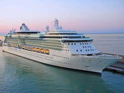 Cruzeiro atracado no Porto de Civitavecchia