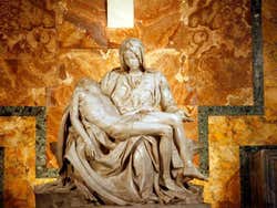 A Pietà de Michelangelo em Roma, uma das obras primas do Vaticano