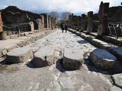 Faixa de pedrestres antiga em Pompeia