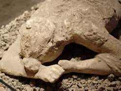 Uma das vítimas da erupção do Vesúvio em Pompeia