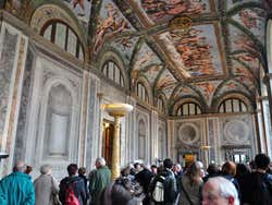 Percorrendo a Villa Farnesina